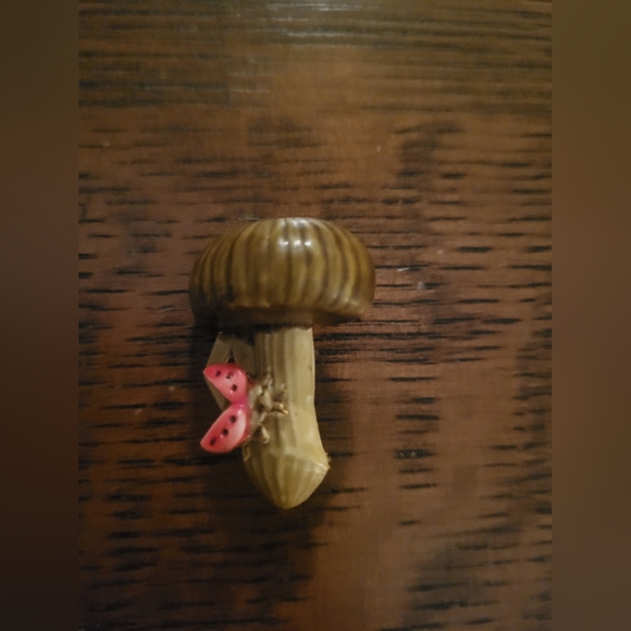 60s Era Rare Brown Mushroom Brooch with Red Ladybug - Picture 5 of 6